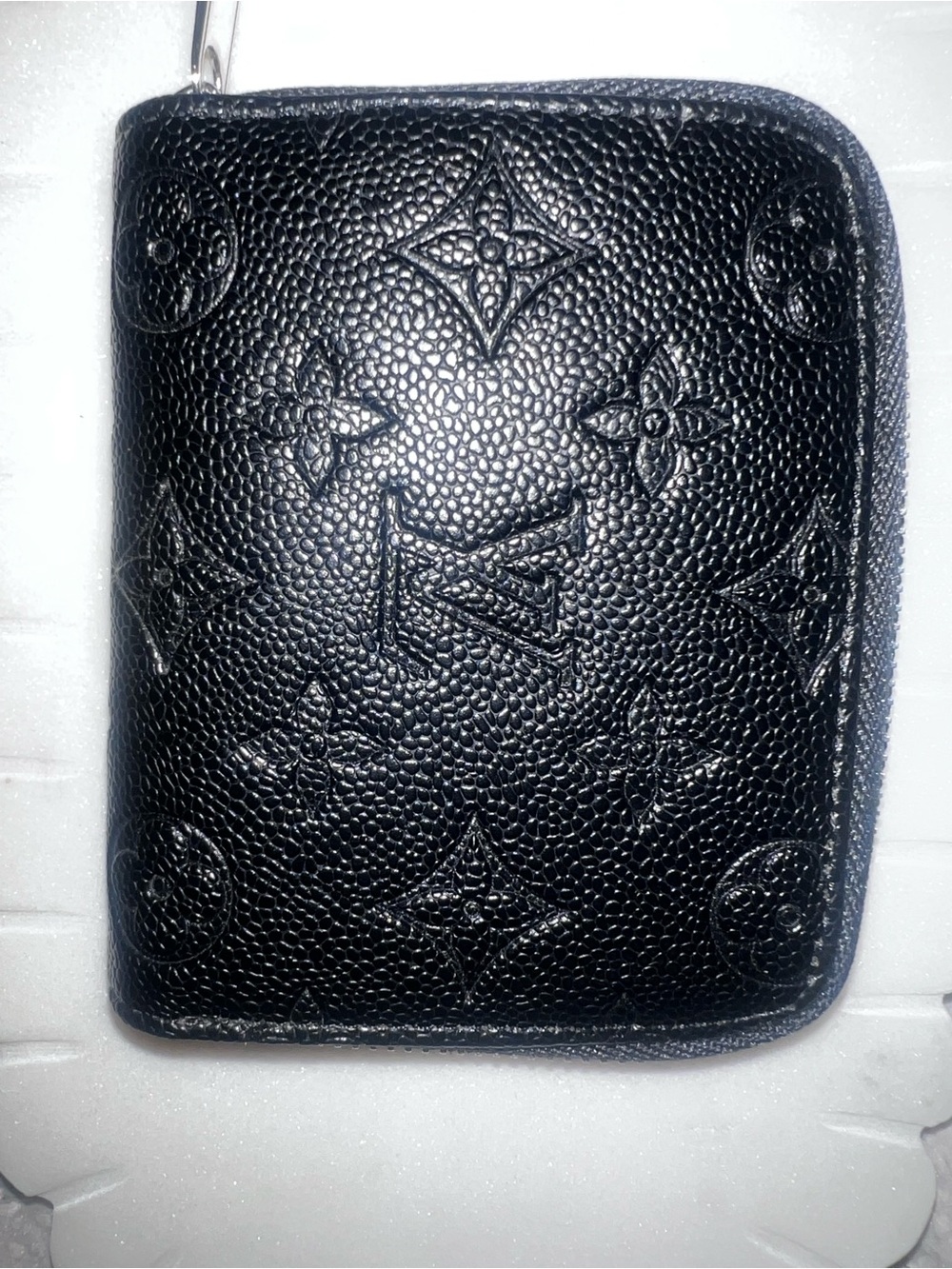 NOT Authentic 
Women’s Unisex mini wallet